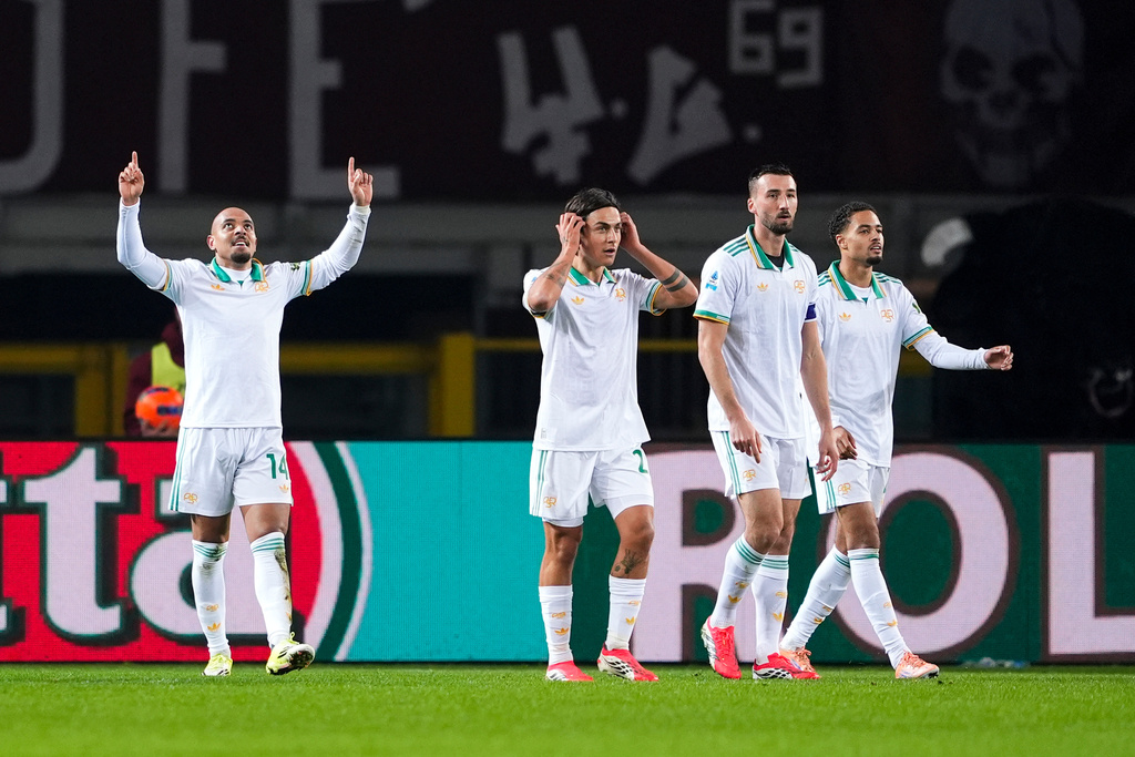 Roma's Donyell Malen, left, celebrates after scoring the opening goal during the Serie A soccer match between Torino and Roma in Turin, Italy, Jan. 18, 2026. (Fabio Ferrari/LaPresse via AP)
