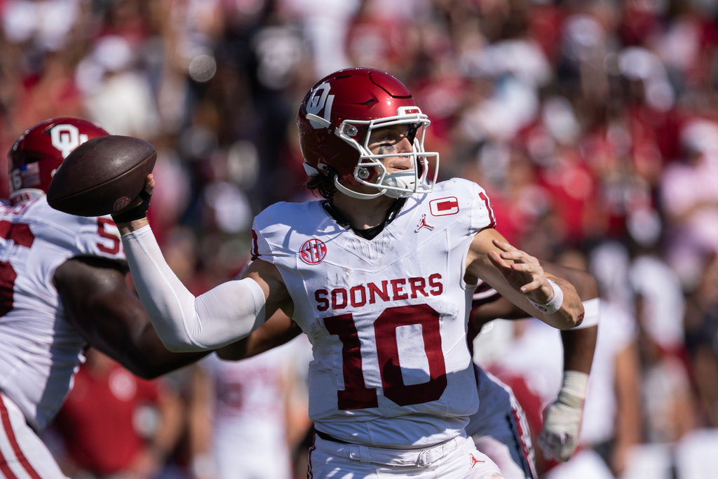 Oklahoma quarterback John Mateer (10) throws a pass during the second half of an NCAA college football game against South Carolina, Saturday, Oct. 18, 2025, in Columbia, S.C. (AP Photo/Scott Kinser)