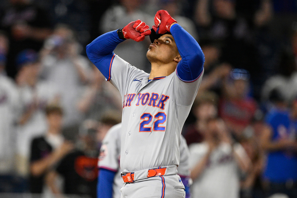 New York Mets' Juan Soto celebrates his two-run home run during the eighth inning of a baseball game against the Washington Nationals, Wednesday, May 20, 2026, in Washington. (AP Photo/Nick Wass)