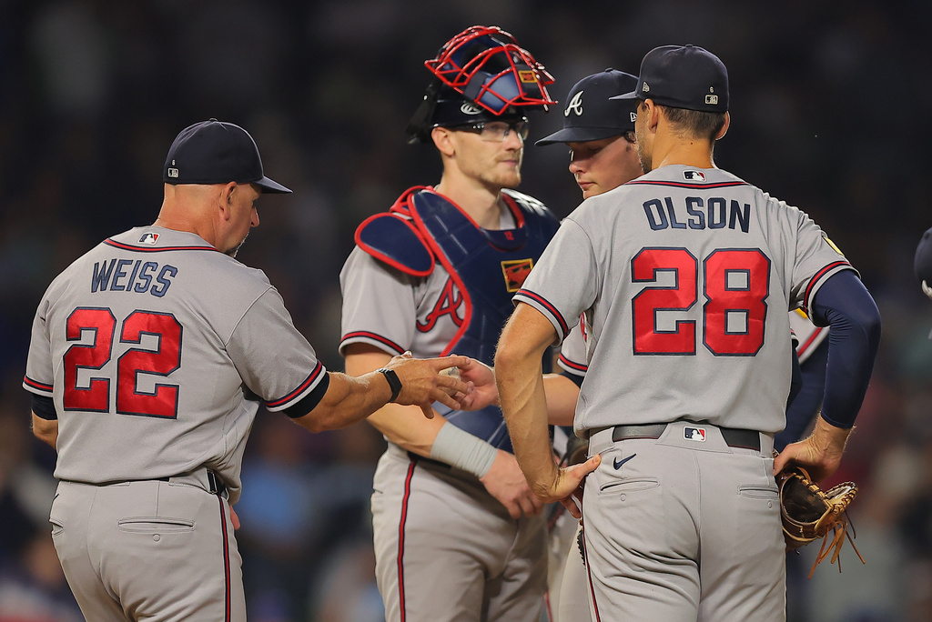 Atlanta Braves' JR Ritchie, middle, is taken out by manger Walt Weiss, left, during the fifth inning of a baseball game against the Chicago Cubs, Wednesday, Sept. 16, 2026, in Chicago. (AP Photo/Melissa Tamez)