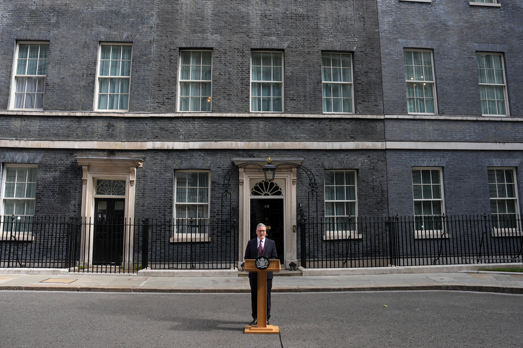 Britain's Prime Minister Keir Starmer announces his resignation to the media outside 10 Downing Street in London, Monday, June 22, 2026.(AP Photo/Kin Cheung)