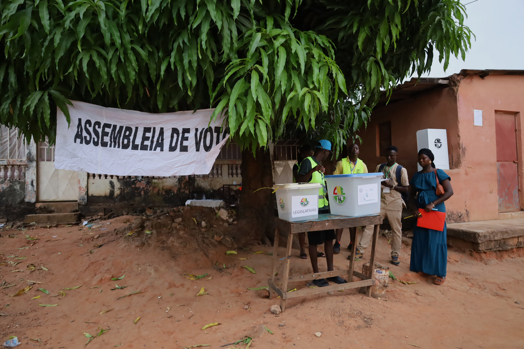 Electoral officials prepare for the presidential and legislative elections, in Bissau, Guinea-Bissau, Sunday, Nov. 23, 2025. (AP Photo/Darcicio Barbosa)