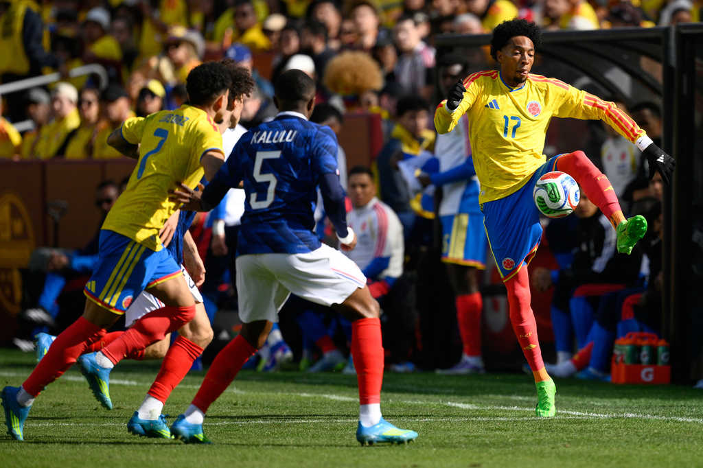 Colombia defender Johan Mojica (17) controls the ball during the international friendly soccer match between Colombia and France in Landover, Md., Sunday, March 29, 2026. (AP Photo/Nick Wass)