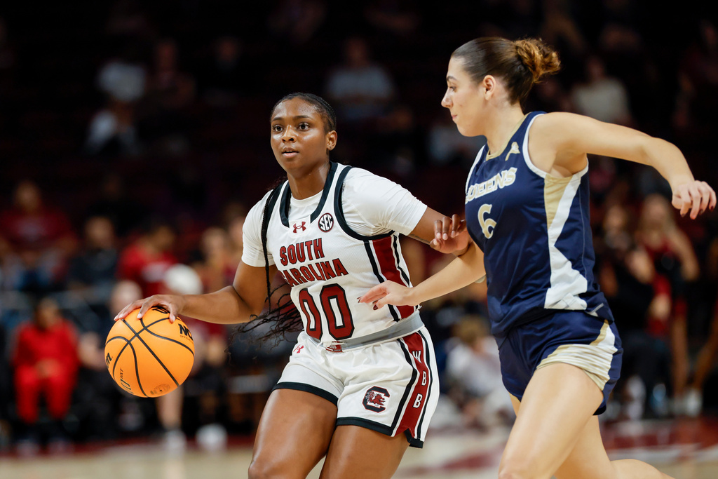 South Carolina guard Ta'Niya Latson (00) brings ball upcourt against Queens of Charlotte guard Magda Freire during the second half of an NCAA college basketball game in Columbia, S.C., Sunday, Nov. 23, 2025. (AP Photo/Nell Redmond)