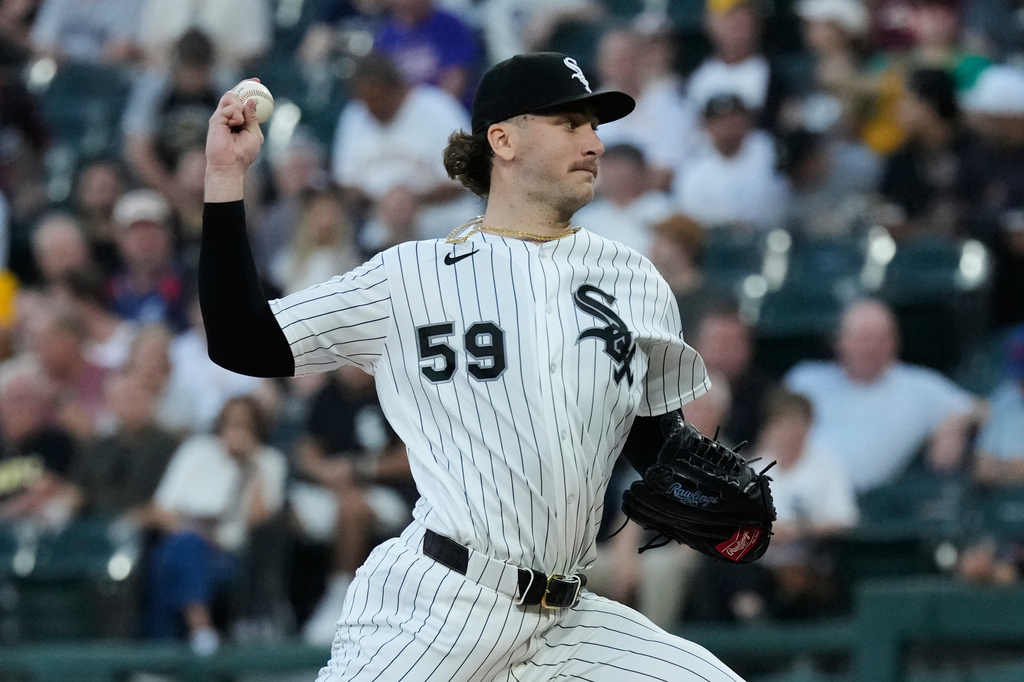 Chicago White Sox starting pitcher Sean Burke throws against the Pittsburgh Pirates during the first inning of a baseball game in Chicago, Tuesday, Sept. 8, 2026. (AP Photo/Nam Y. Huh)