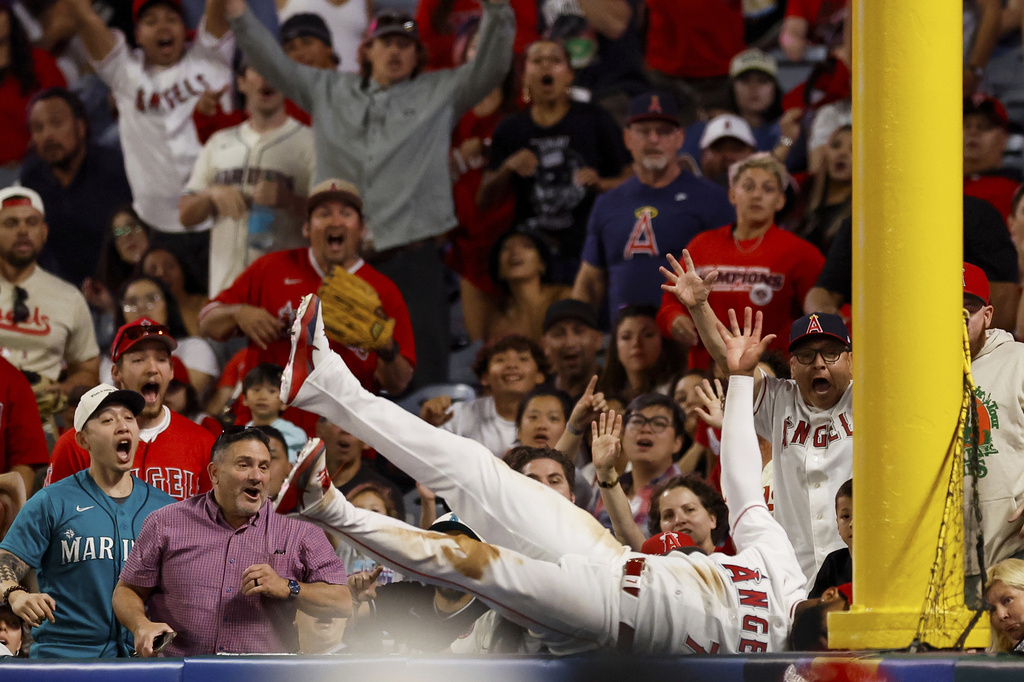 Los Angeles Angels left fielder Jo Adell (7) catches a ball hit by Seattle Mariners' J.P. Crawford during the ninth inning of a baseball game Saturday, April 4, 2026, in Anaheim, Calif. (AP Photo/Caroline Brehman)