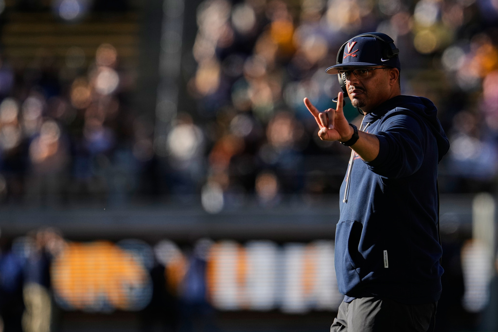Virginia head coach Tony Elliott gestures from the sideline during the second half of an NCAA college football game against California, Saturday, Nov. 1, 2025, in Berkeley, Calif. (AP Photo/Godofredo A. Vásquez)