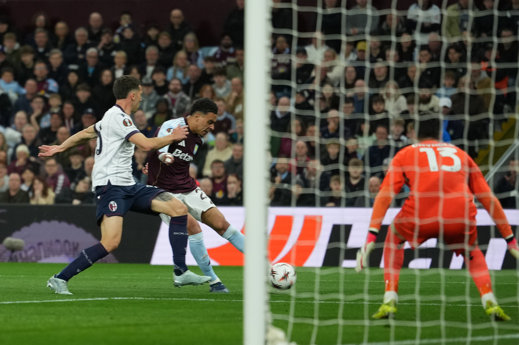 Aston Villa's Morgan Rogers scores his side's third goal during the Europa League quarterfinal second leg soccer match between Aston Villa and Bologna, in Birmingham, England, Thursday, April 16, 2026. (AP Photo/Dave Shopland)