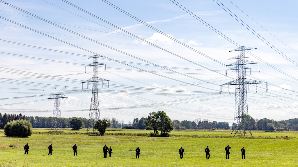 A police unit of 100 officers is conducting a large-scale search of the area surrounding the act of sabotage against the power grid in southern Brandenburg, near Turnow-Preilack, Germany, as police on the scene are continuing to search for clues to identify the perpetrators. (Frank Hammerschmidt/dpa via AP)