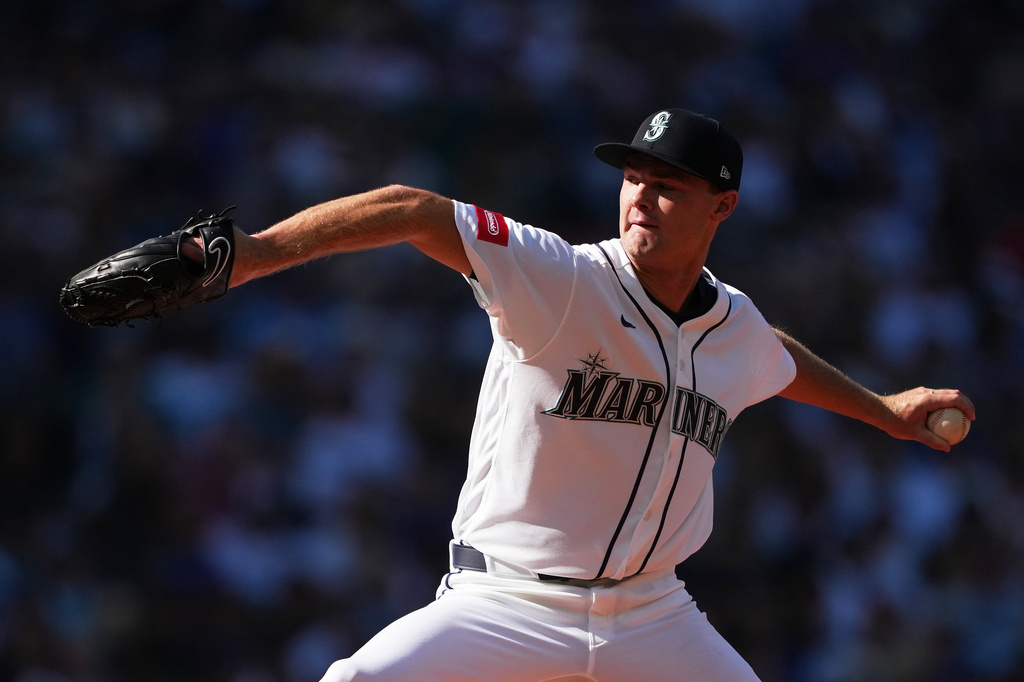 Seattle Mariners starting pitcher Kade Anderson throws against the Chicago Cubs in his major league debut during the first inning of a baseball game, Saturday, Aug. 22, 2026, in Seattle. (AP Photo/Lindsey Wasson)