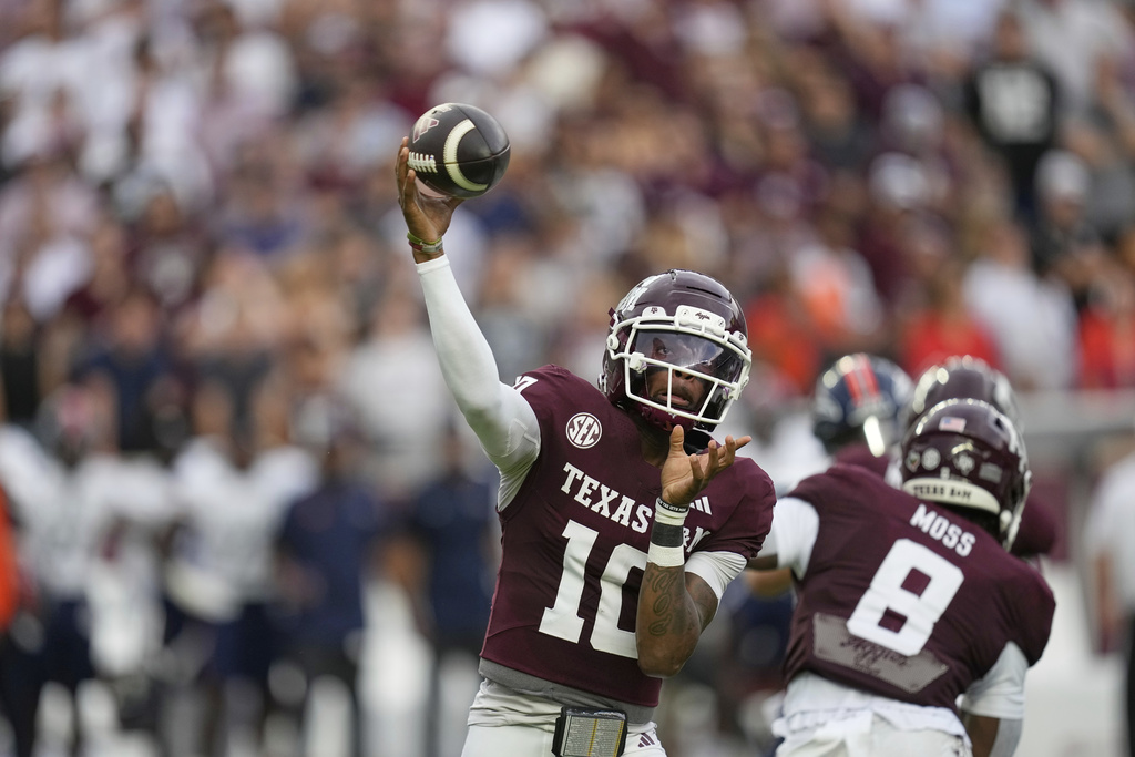 Texas A&M quarterback Marcel Reed (10) throws a pass against UTSA during the first half of an NCAA college football game Saturday, Aug. 30, 2025, in College Station, Texas. (AP Photo/David J. Phillip)
