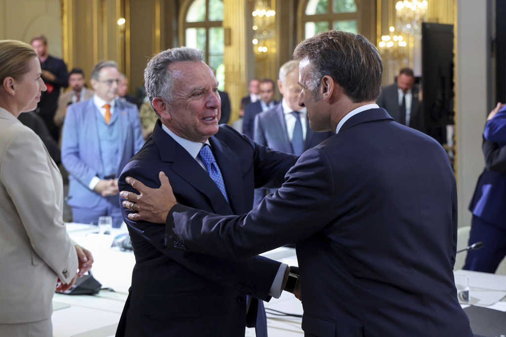 White House Special Envoy Steve Witkoff, left, shakes hand with France's President Emmanuel Macron during a summit on Ukraine at the Elysee Palace, in Paris, France, Thursday, Sept. 4, 2025. (Ludovic Marin/Pool Photo via AP)