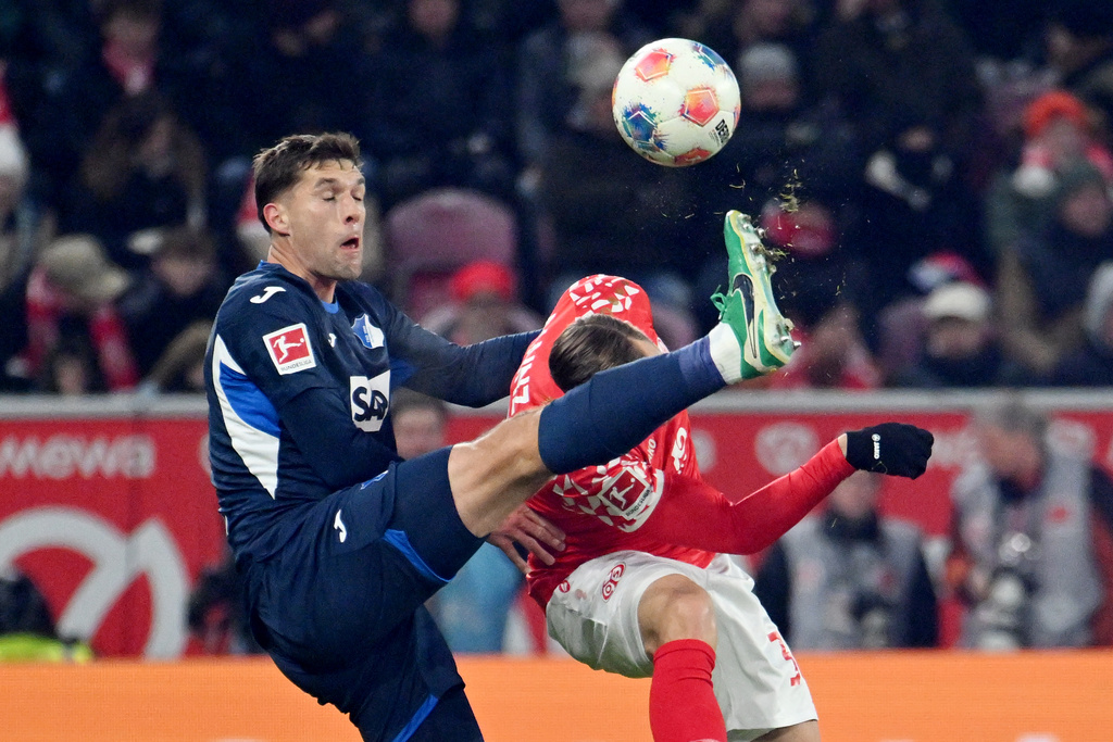 Hoffenheim's Robin Hranác, left, against Mainz's Silvan Widmer battle for the ball during the German Bundesliga soccer match between FSV Mainz 05 and TSG 1899 Hoffenheim in Mainz, Germany, Friday, Nov. 21, 2025. (Torsten Silz/dpa via AP)