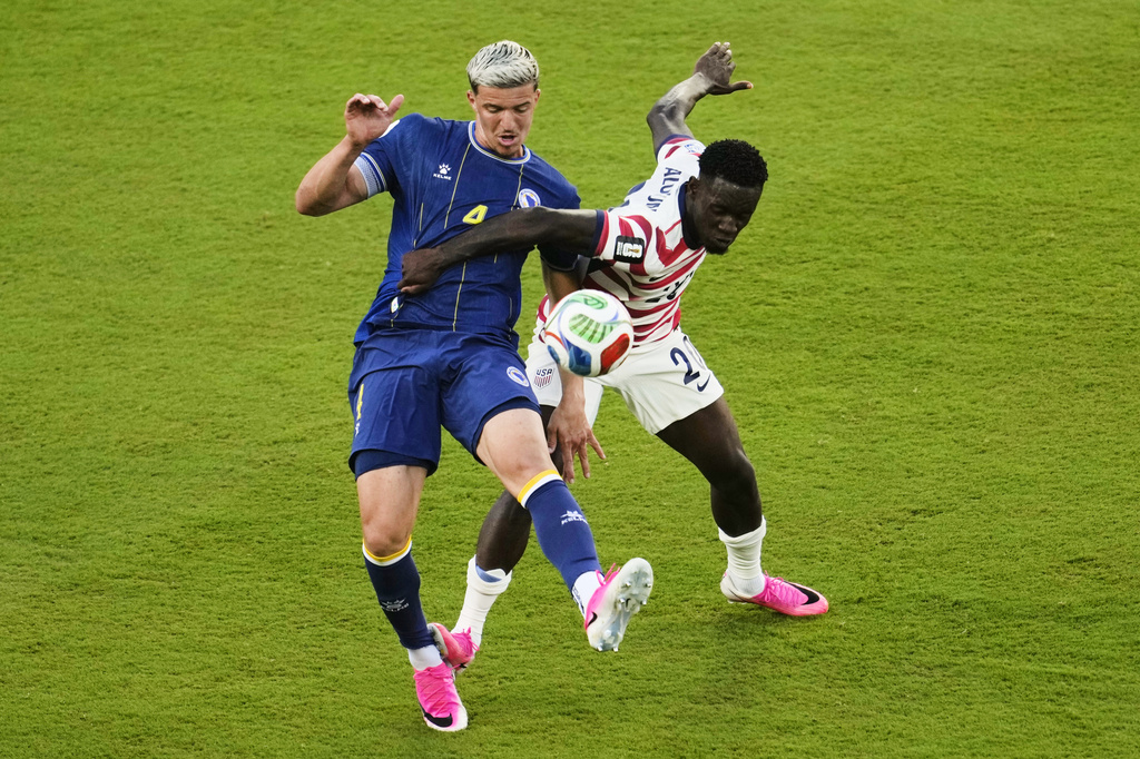 United States' Folarin Balogun (20) fouls Bosnia's Tarik Muharemovic (4), resulting in a red card go Balogun, during the World Cup round of 32 soccer match between the United States and Bosnia in Santa Clara, Calif., near San Francisco, Wednesday, July 1, 2026. (AP Photo/Jeff Chiu)