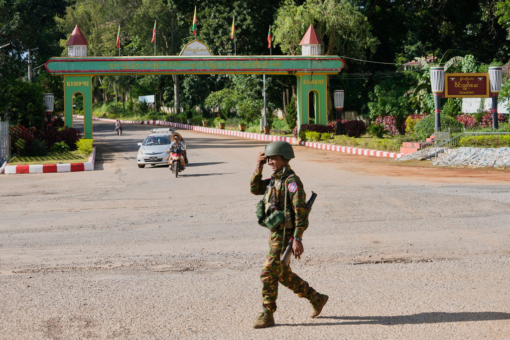 In this photo taken during a trip supervised by pro-military Myanmar media, a soldier patrols near the entrance to Kyaukme, northern Shan State, Myanmar, Friday, Oct. 10, 2025. (AP Photo/Aung Shine Oo)