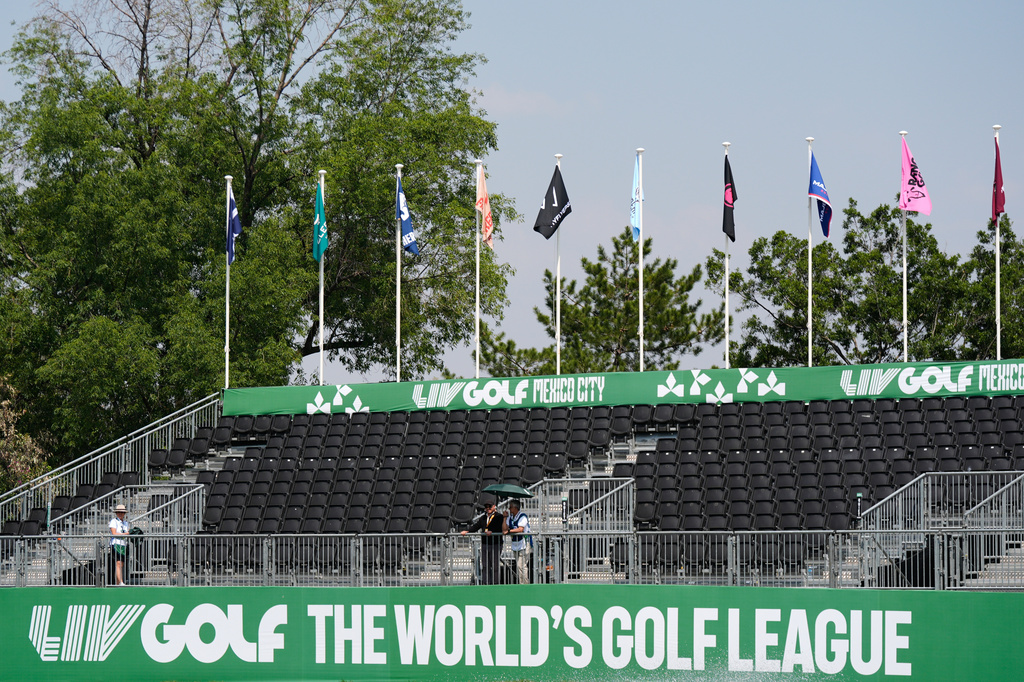 Fans wait for players at 18th hole during the first round of the LIV Golf tournament in Naucalpan on the outskirts of Mexico City, Thursday, April 16, 2026. (AP Photo/Fernando Llano)