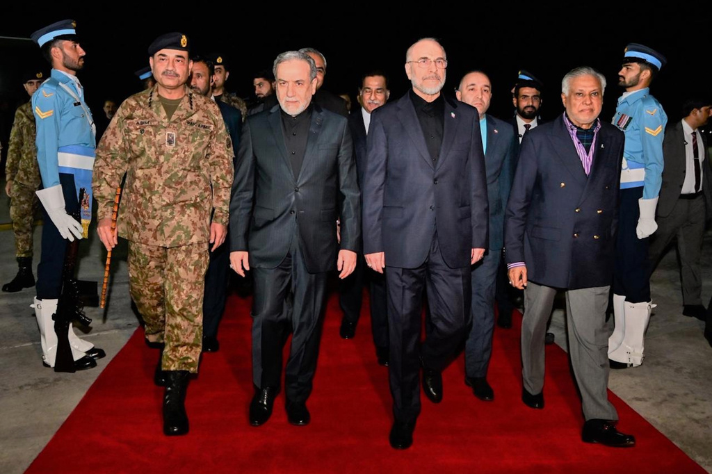 In this photo released by the Pakistan Foreign Ministry, Iran's Parliament Speaker Mohammad Bagher Qalibaf, center right, and Iran's Foreign Minister Abbas Araghchi, center left, are greeted by Pakistan Foreign Minister Ishaq Dar, right, and Army Chief Field Marshal Gen. Asim Munir, left, upon their arrival at Nur Khan airbase in Rawalpindi, Pakistan, Saturday, April 11, 2026. (Pakistan Ministry of Foreign Affairs via AP)