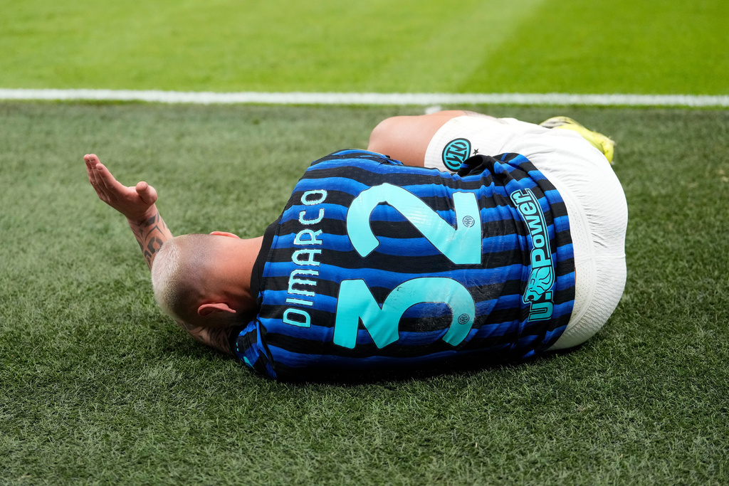 Inter Milan's Federico Dimarco lies on the pitch in pain during the Serie A soccer match between AC Milan and Inter Milan, in Milan, Italy, Sunday, March 8, 2026. (AP Photo/Luca Bruno)