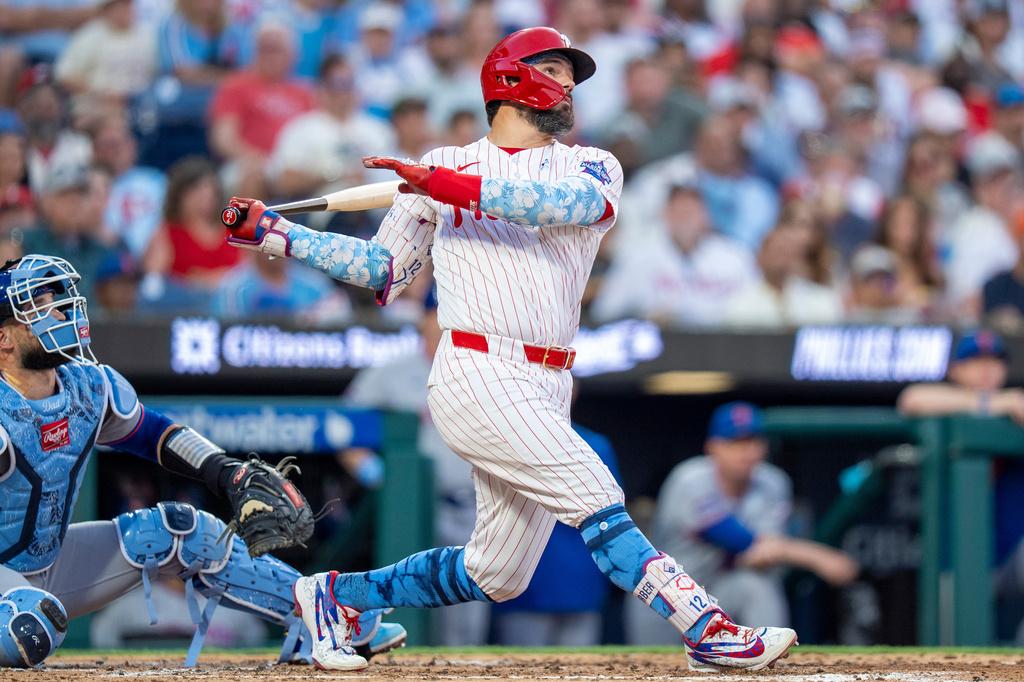 Philadelphia Phillies' Kyle Schwarber, right, hits a three-run home run during the second inning of a baseball game against the New York Mets, Sunday, June 21, 2026, in Philadelphia. (AP Photo/Chris Szagola)