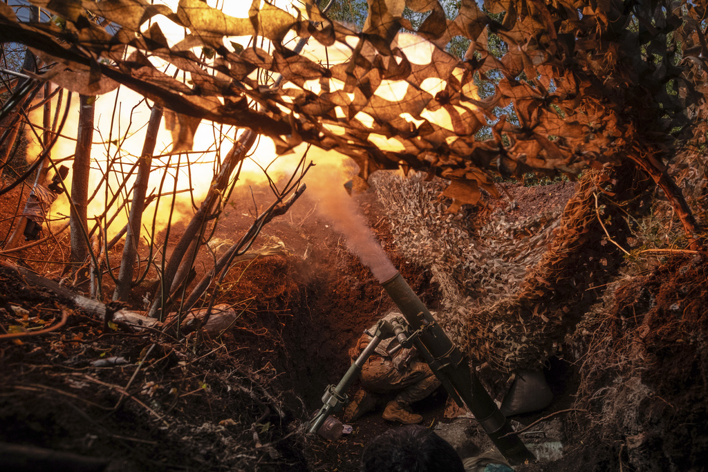 In this photo provided by Ukraine's 93rd Kholodnyi Yar Separate Mechanized Brigade press service, soldiers fire a mortar towards positions of Russian troops near Kostyantynivka in Donetsk region, Ukraine, Tuesday, Aug. 26, 2025. (Iryna Rybakova/Ukraine's 93rd Mechanized Brigade via AP)