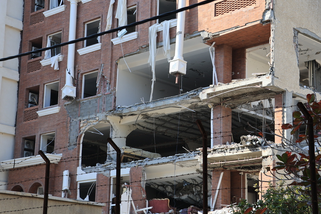 An apartment building is seen after an explosion in the southern port city of Bandar Abbas, Iran, on Saturday, Jan. 31, 2026. (Amirhosein Khorgooi/ISNA via AP)