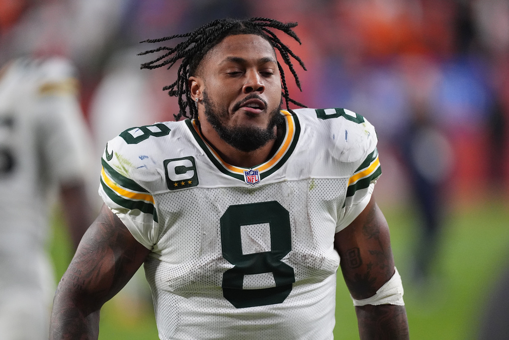 Green Bay Packers running back Josh Jacobs heads off the field after an NFL football game against the Denver Broncos, Sunday, Dec. 14, 2025, in Denver. (AP Photo/David Zalubowski)