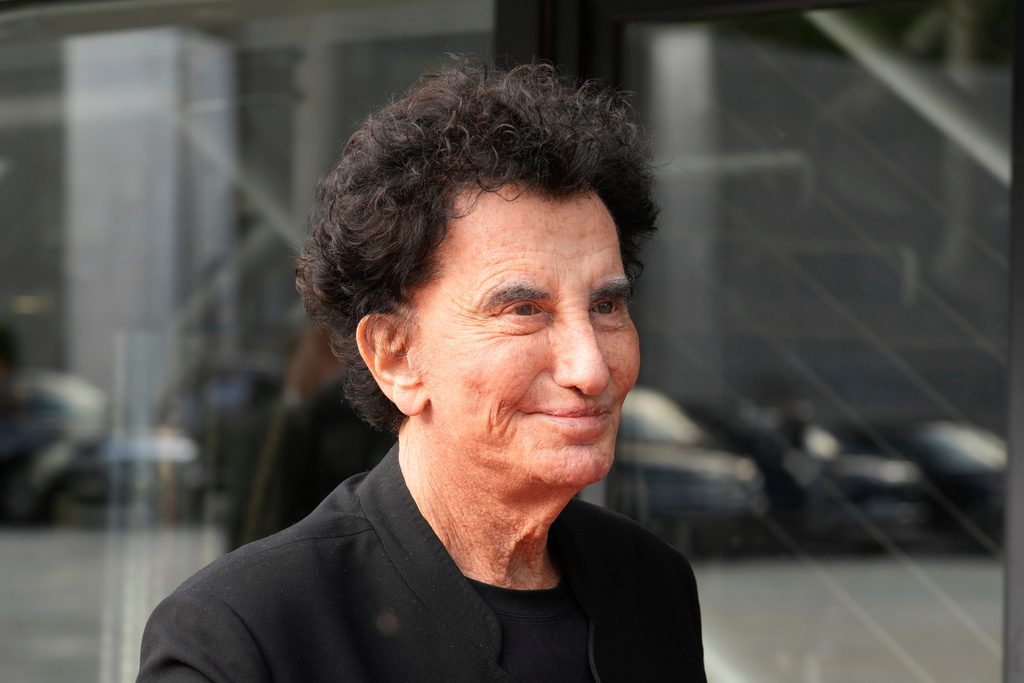 FILE - IMA president Jack Lang arrive before visiting the exhibition "Treasures rescued from Gaza" Monday, April 14, 2025 at the Arab World Institute (IMA) in Paris. (AP Photo/Michel Euler, Pool, File)