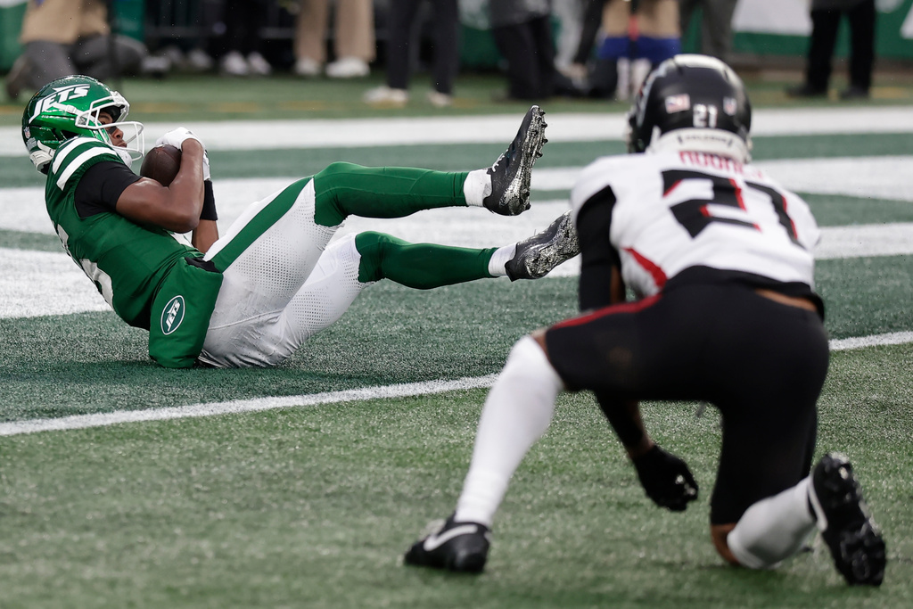 New York Jets wide receiver Adonai Mitchell (15) scores a touchdown against the Atlanta Falcons during the second half of an NFL football game, Sunday, Nov. 30, 2025, in East Rutherford, N.J. (AP Photo/Adam Hunger)