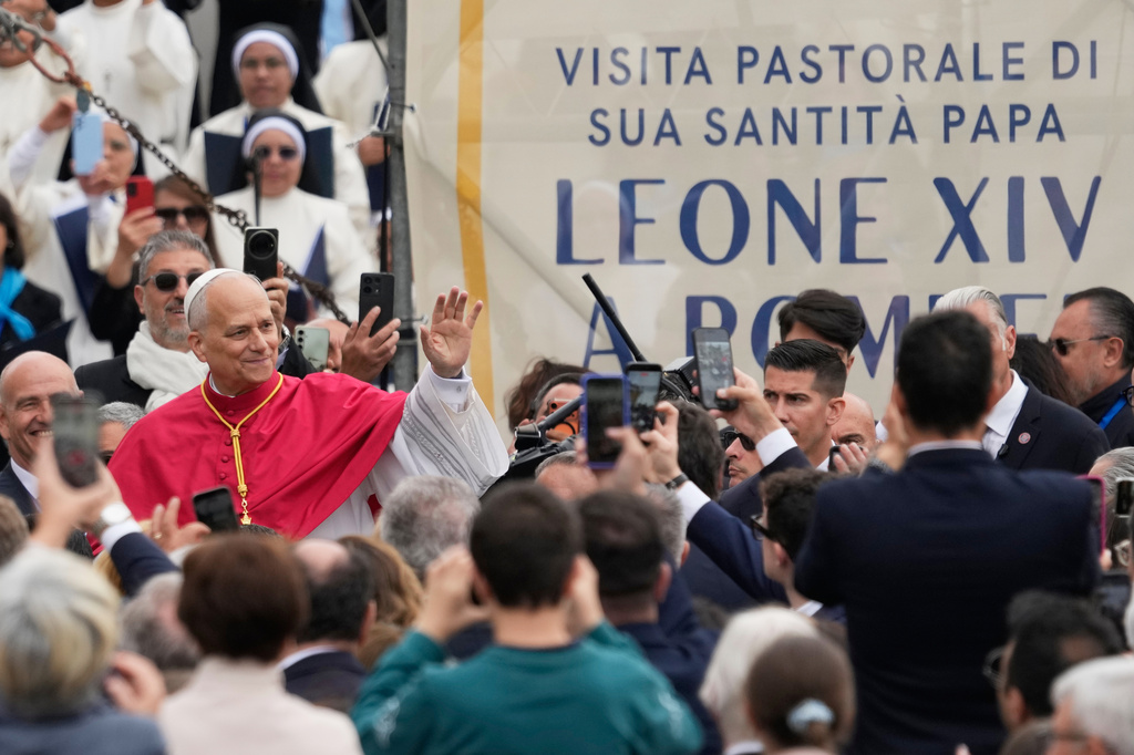 Pope Leo XIV greets faithful during his pastoral visit in Pompeii, Italy, Friday, May 8, 2026. (AP Photo/Gregorio Borgia)