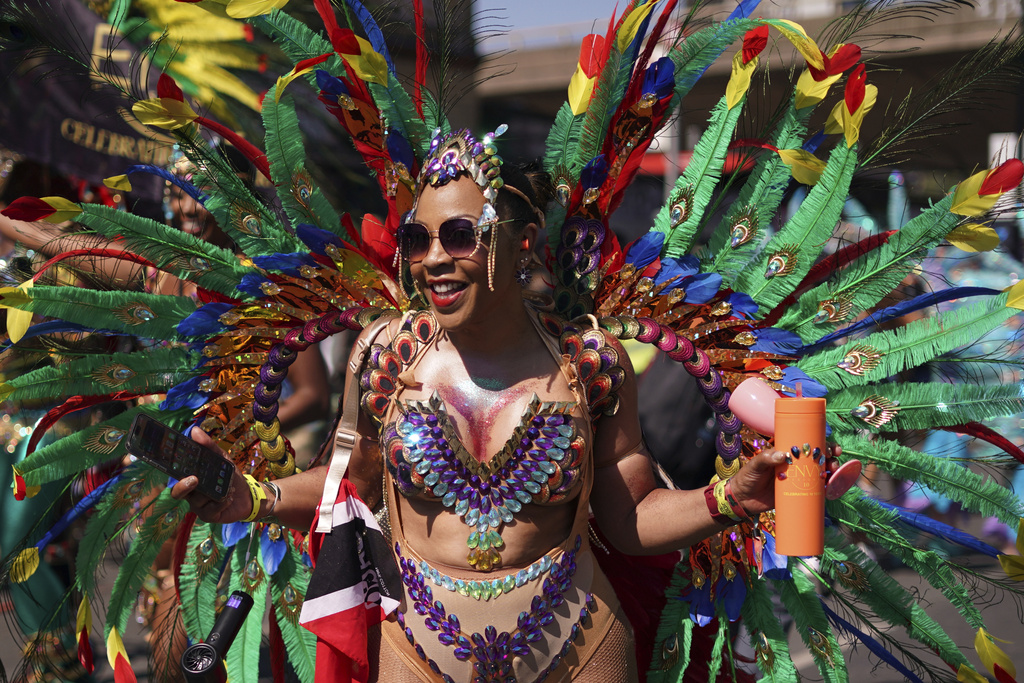 Revellers take part in the parade during the Notting Hill Carnival in London, Monday, Aug. 25, 2025, Europe's biggest street party and one of the largest carnivals in the world.(AP Photo/Alberto Pezzali)