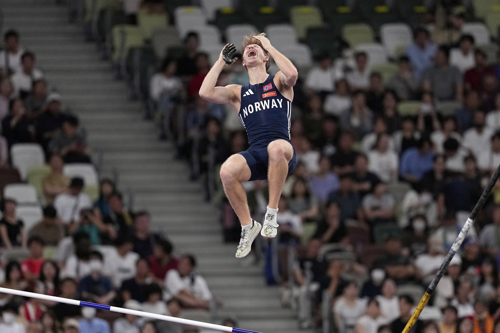 Norway's Sondre Mogens Guttormsen reacts after failing an attempt in the men's pole vault qualification at the World Athletics Championships in Tokyo, Saturday, Sept. 13, 2025. (AP Photo/Matthias Schrader)