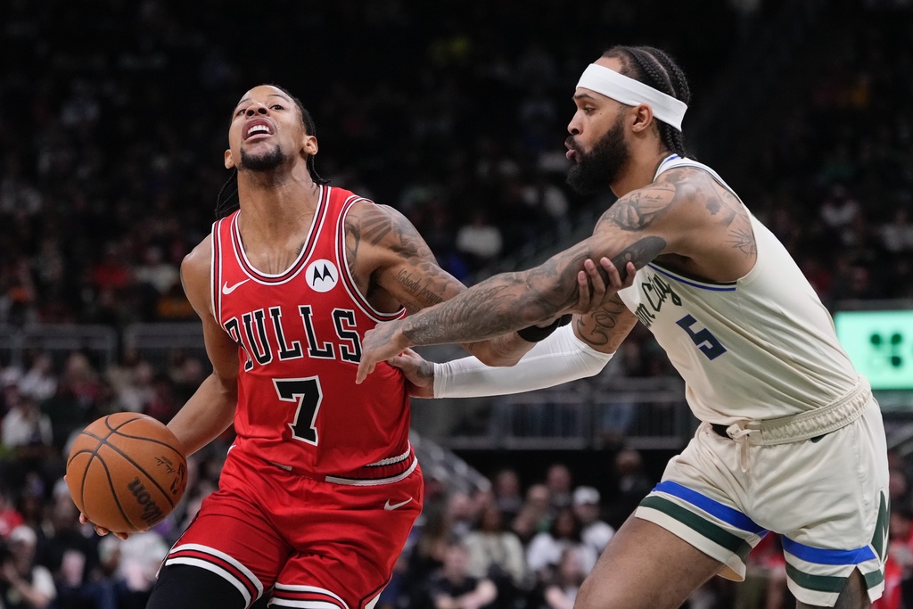 Chicago Bulls' Dalen Terry tries to get past Milwaukee Bucks' Gary Trent Jr. during the first half of an NBA basketball game Tuesday, Feb. 3, 2026, in Milwaukee. (AP Photo/Morry Gash)