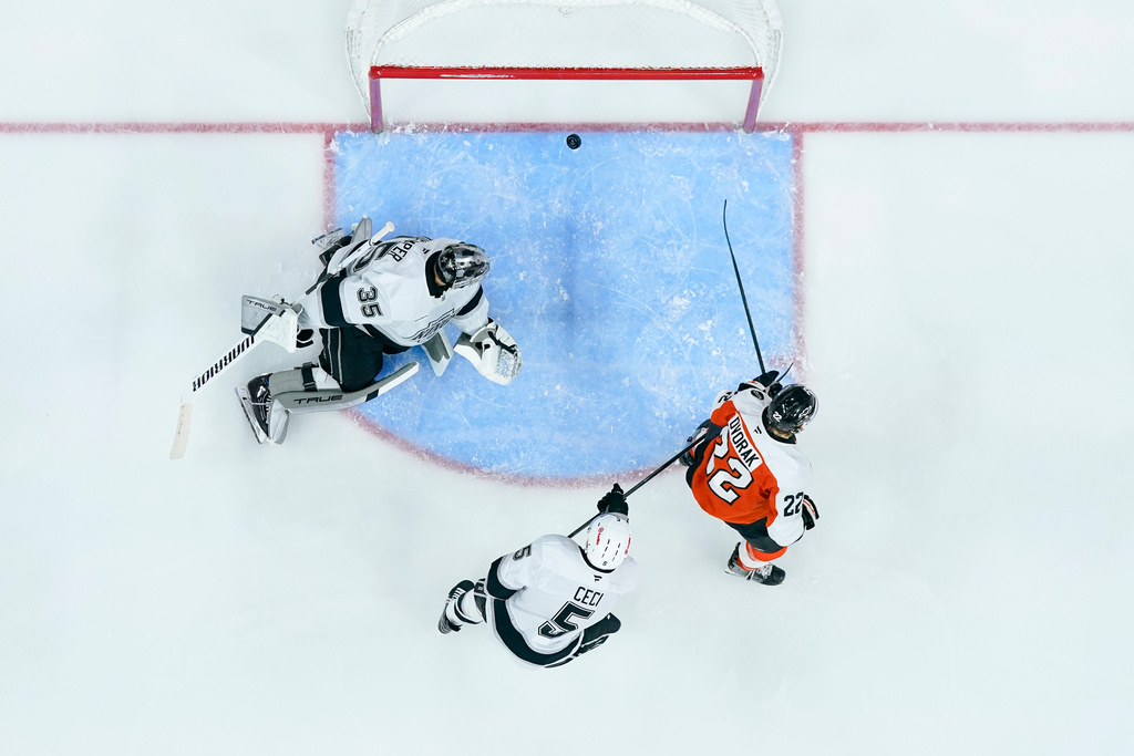 Los Angeles Kings' Darcy Kuemper, left, looks bak as the shot by Philadelphia Flyers' Trevor Zegras goes in for a goal during the second period of an NHL hockey game, Saturday, Jan. 31, 2026, in Philadelphia. (AP Photo/Chris Szagola)