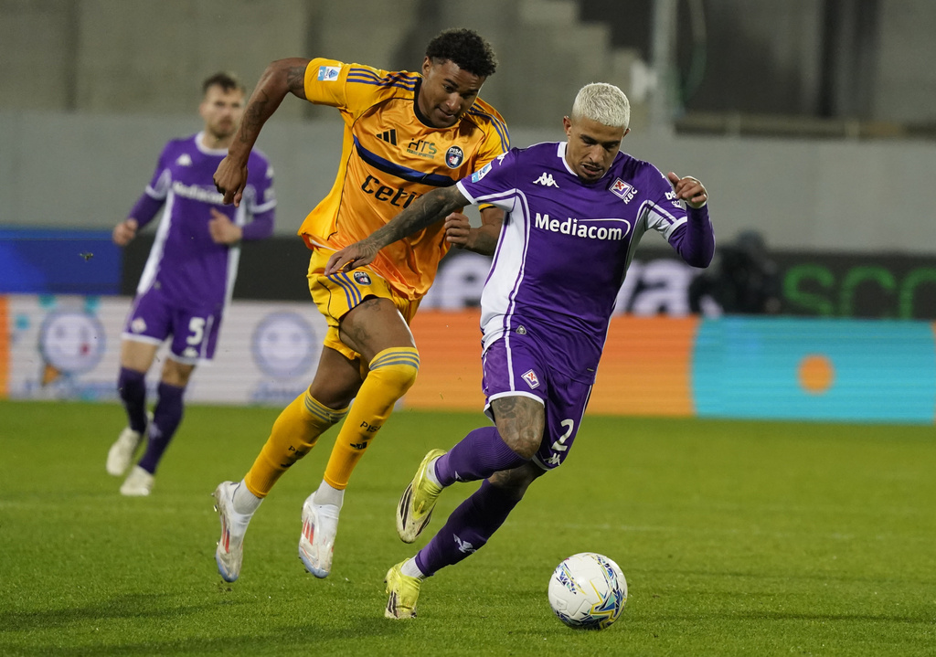 Fiorentina's Dodo, right, and Pisa's Henrik Meister in action during the Serie A soccer match between Pisa and Fiorentina, in Florence, Italy, Monday, Feb. 23, 2026. (Marco Bucco/LaPresse via AP)