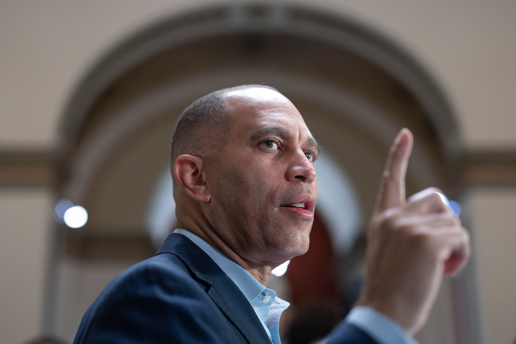 House Minority Leader Hakeem Jeffries, D-N.Y., speaks to reporters on day 17 of the government shutdown, at the Capitol in Washington, Friday, Oct. 17, 2025. (AP Photo/J. Scott Applewhite)
