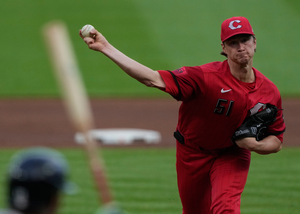 Cincinnati Reds pitcher Brady Singer throws during the first inning of a baseball game against the Atlanta Braves in Cincinnati, Saturday, May 30, 2026. (AP Photo/Carolyn Kaster)