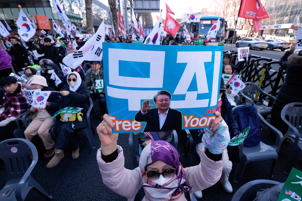 Supporters of former South Korean President Yoon Suk Yeol stage a rally outside of Seoul Central District Court in Seoul, South Korea, Thursday, Feb. 19, 2026. (AP Photo/Ahn Young-joon)