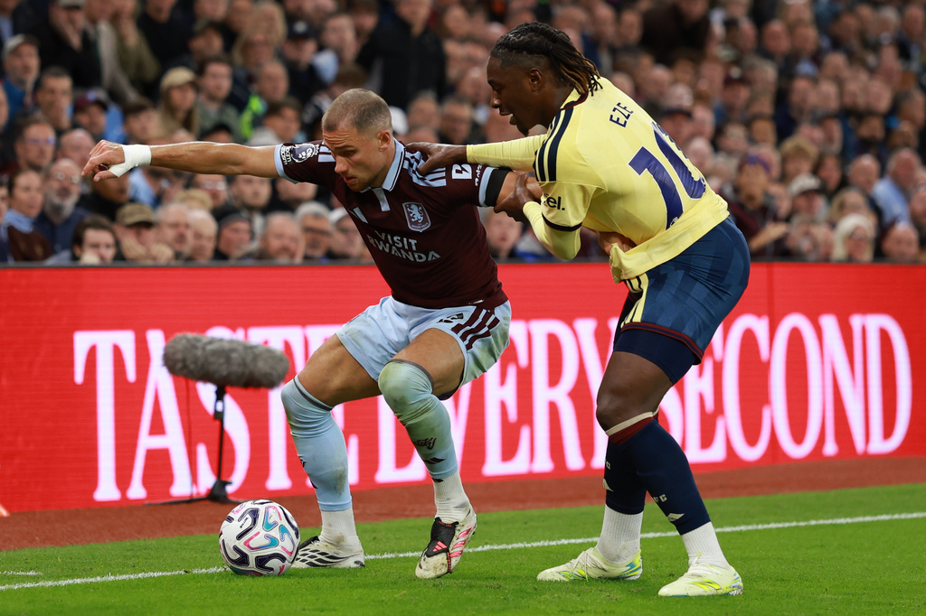 Aston Villa's Matty Cash, left, and Arsenal's Eberechi Eze challenge for the ball during the English Premier League soccer match between Aston Villa and Arsenal in Birmingham, England, Monday, Aug. 31, 2026. (AP Photo/Morgan Harlow)