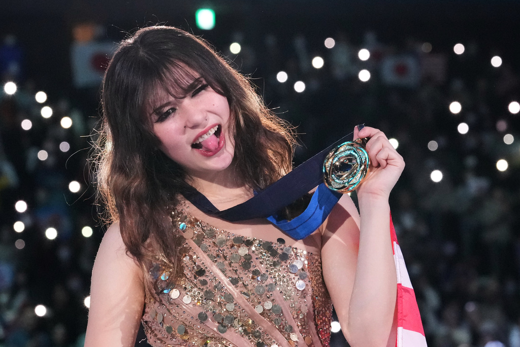 Alysa Liu, of the United States, poses after winning the gold medal in the women's event at the ISU Grand Prix of Figure Skating Final in Nagoya, central Japan, Saturday, Dec. 6, 2025. (AP Photo/Hiro Komae)