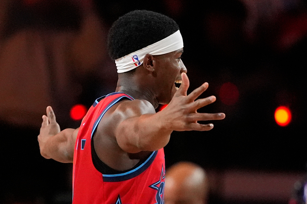 Team Vince guard VJ Edgecombe (77) of the Philadelphia 76ers celebrates during a final in NBA basketball's Rising Stars event against Team Melo, Friday, Feb. 13, 2026, in Inglewood, Calif. (AP Photo/Mark J. Terrill)