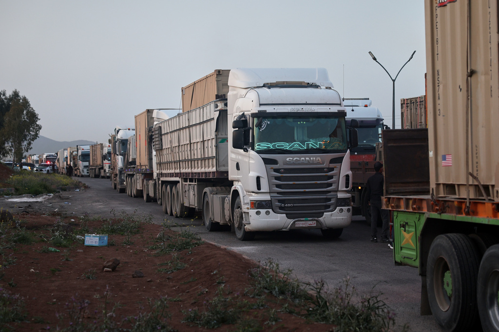 A convoy carrying U.S. military vehicles and equipment drives along a road while withdrawing from Qasrak base in northeastern Hasakah province toward the Jordanian border near Daraa, Syria, Thursday, April 16, 2026. (AP Photo/Ghaith Alsayed)