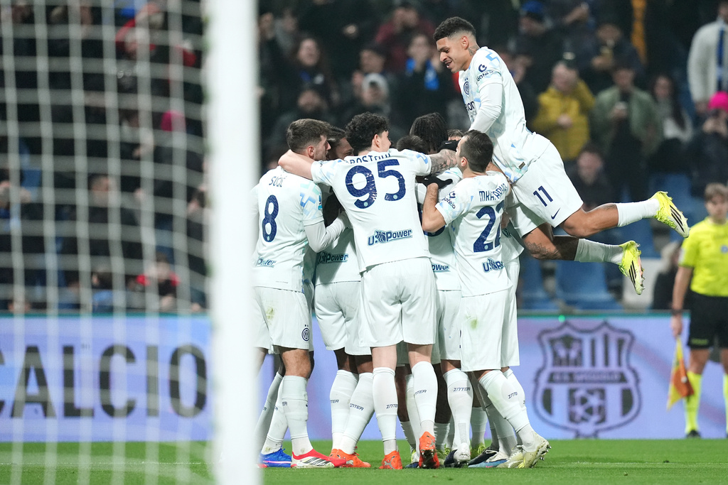Inter Milan's Manuel Akanji celebrates after scoring their side's fourth goal of the game during the Serie A soccer match between Sassuolo and Inter in Milan, Italy, Sunday, Feb. 8, 2026. (Spada/LaPresse via AP)
