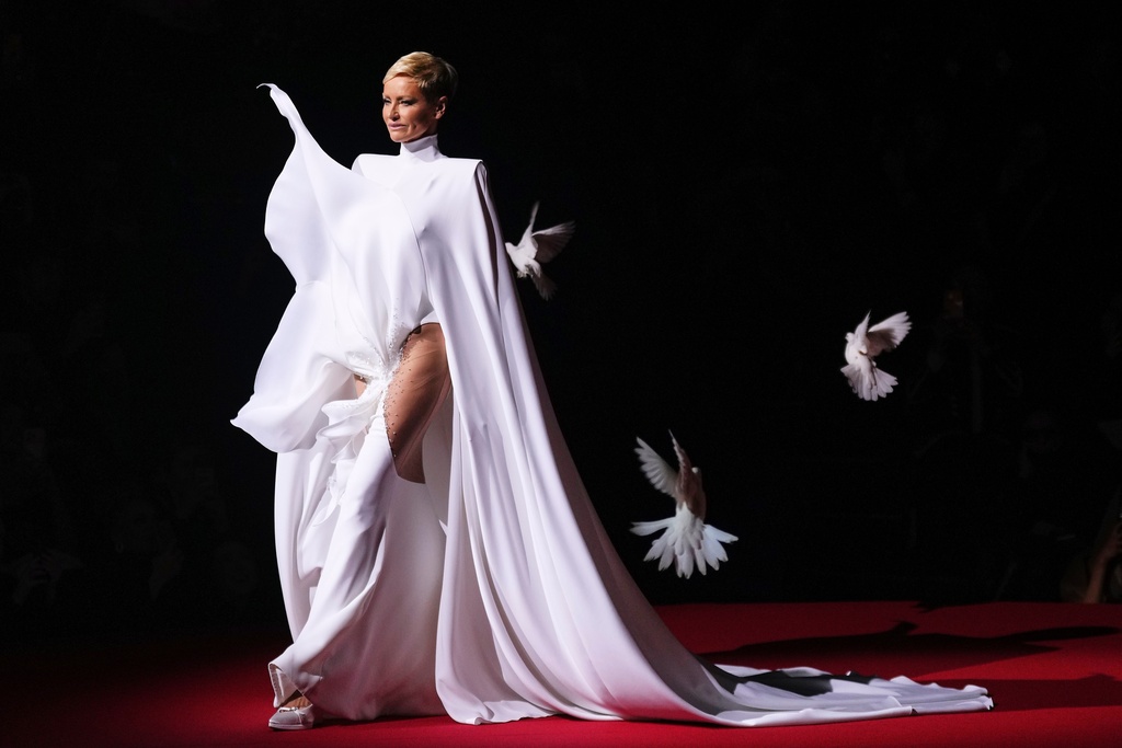 Adriana Karembeu wears a creation as part of the Stephane Rolland Spring/Summer 2026 Haute Couture collection presented in Paris, Tuesday, Jan. 27, 2026. (AP Photo/Aurelien Morissard)
