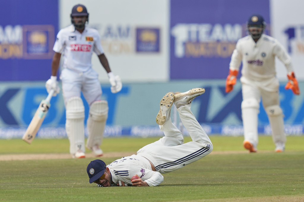 India's captain Shubman Gill takes a catch to dismiss Sri Lanka's Kamindu Mendis during the day three of the first cricket test match between Sri Lanka and India In Galle, Sri Lanka, Monday, Aug. 17, 2026. (AP Photo/Eranga Jayawardena)