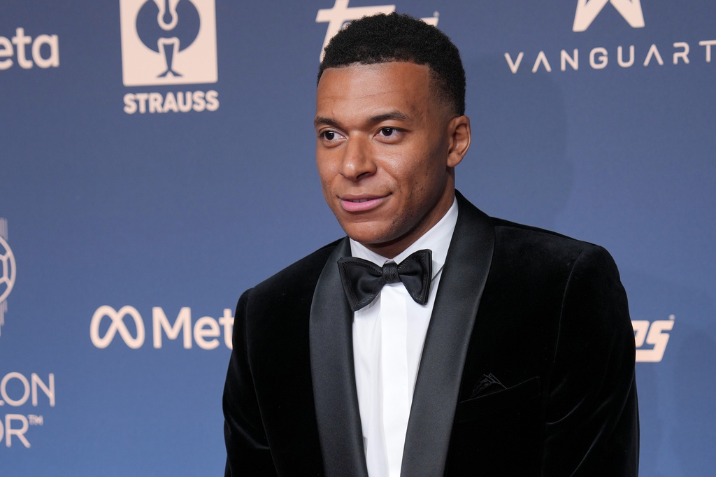 France's soccer player Kylian Mbapp&eacute; attends the Ballon d'Or ceremony at the London Palladium Theatre in London, England, Monday, Oct. 26, 2026 . (AP Photo/Kin Cheung)