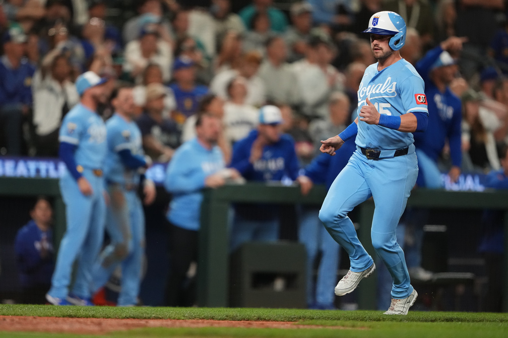 Kansas City Royals' Lane Thomas scores on an RBI single from Jac Caglianone, who would advance to third base on a fielding error by Seattle Mariners center fielder Julio Rodríguez, during the ninth inning of a baseball game, Saturday, May 2, 2026, in Seattle. (AP Photo/Lindsey Wasson)