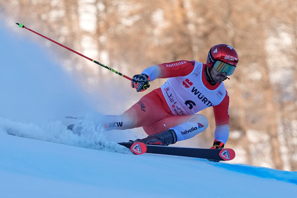 Switzerland's Loic Meillard speeds down the course during an alpine ski, men¥s World Cup giant slalom event, in Val d¥Isere, France, Saturday Dec. 13, 2025. (AP Photo/Giovanni Auletta)