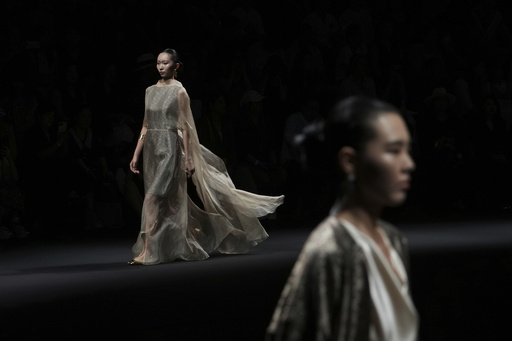 Models wear creations by Wan Yue and Li Luyi during the SS2026 China Fashion Week in Beijing, Sunday, Sept. 7, 2025. (AP Photo/Andy Wong) Models wear creations by Wan Yue and Li Luyi during the SS2026 China Fashion Week in Beijing, Sunday, Sept. 7, 2025. (AP Photo/Andy Wong)
