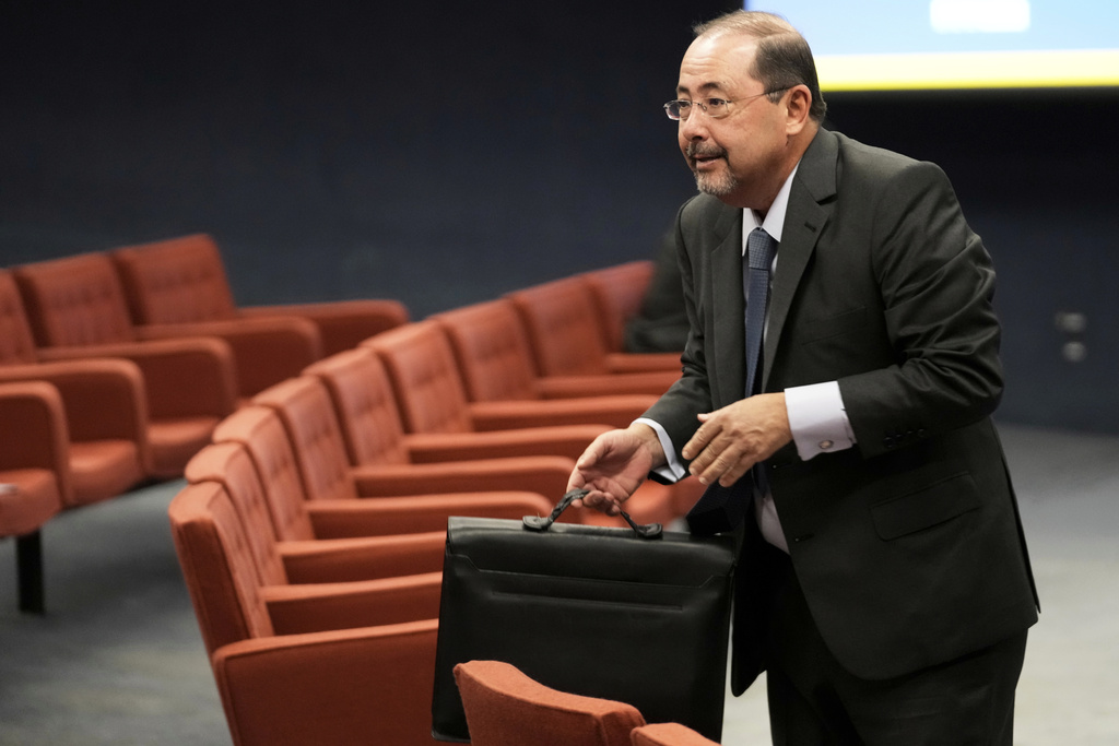 Celso Vilardi, a lawyer for Brazil's former President Jair Bolsonaro, arrives for the verdict and sentencing phase of Bolsonaro's Supreme Court trial for allegedly leading a coup plot to keep him in office after his 2022 election defeat in Brasília, Brazil, Wednesday, Sept. 3, 2025. (AP Photo/Eraldo Peres)