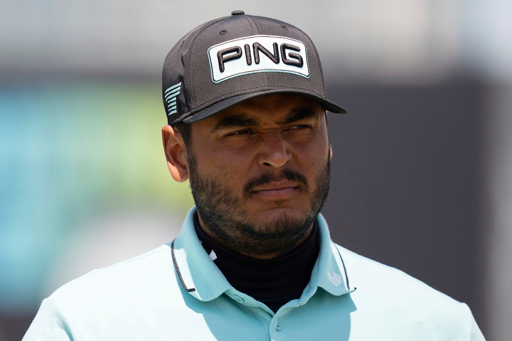 FILE - Sebastián Muñoz of Torque GC is seen on the putting green before the final round of LIV Golf Korea at Jack Nicklaus Golf Club on Sunday, May 4, 2025 in Incheon, South Korea. (Pedro Salado/LIV Golf via AP, File)